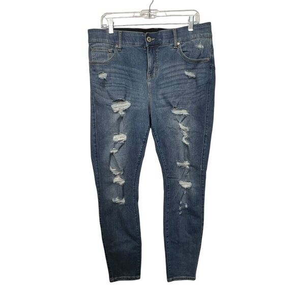 Torrid 16r Plus Size Bombshell Skinny Premium Stretch High-Rise Destructed Jean - Picture 2 of 16